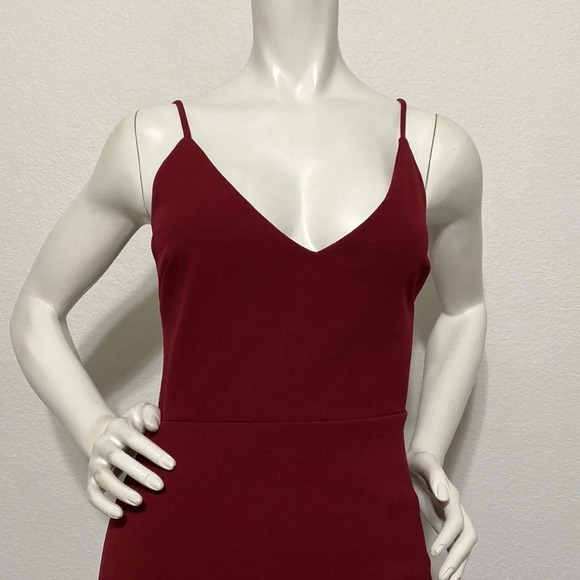 Lulu's Burgundy V-Neck Sleeveless Minimalist Maxi Trumpet Gown Dress Size Medium - Picture 4 of 8